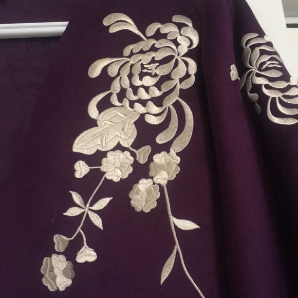 Beautiful stitched dress - Picture 2 of 2